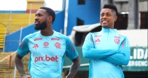Gerson e Bruno Henrique durante o treino do Flamengo - Foto: Gilvan de Souza/CRF