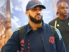 Juninho em viagem com a delegação do Flamengo - Foto: Gilvan de Souza/CRF
