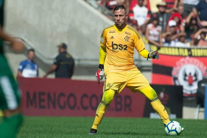 Apelo do elenco e de torcedores do Flamengo não interferem, e diretoria mantém postura em relação a Diego Alves