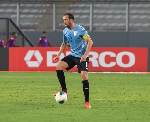 Diego Godin em ação pela Seleção Uruguaia nas Eliminatórias Sul-Americanas