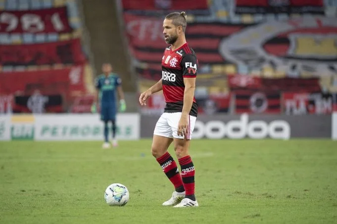 Diego Ribas fala sobre Gabigol e detona gramado do Maracanã