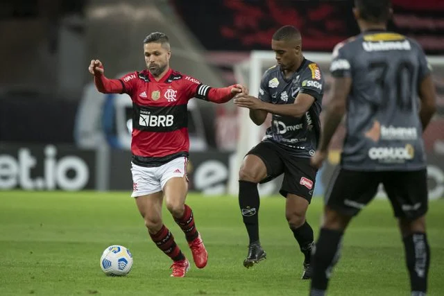 Diego Ribas em ação pelo Flamengo durante a partida contra o ABC pela Copa do Brasil da temporada de 2021