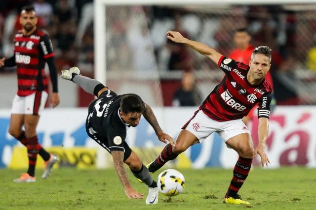Diego Ribas em ação pelo Flamengo durante o jogo contra o Botafogo pelo Campeonato Brasileiro de 2022