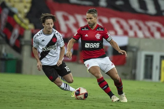 Diego Ribas em ação pelo Flamengo durante o jogo contra o Vasco no Campeonato Carioca de 2021