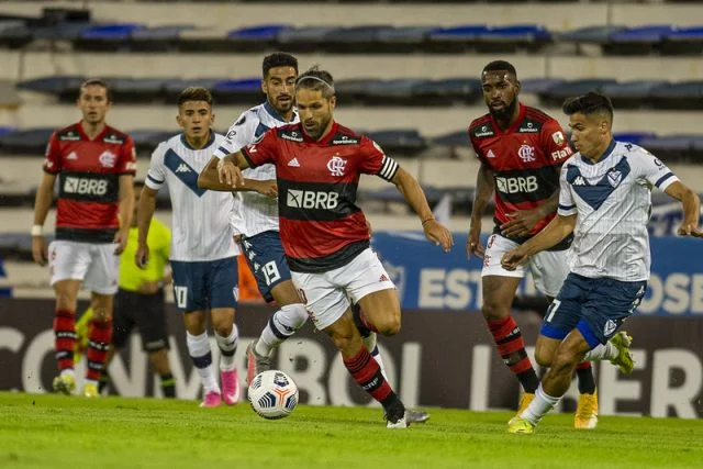Diego Ribas em ação pelo Flamengo durante o jogo contra o Velez na Copa Libertadores da América de 2021