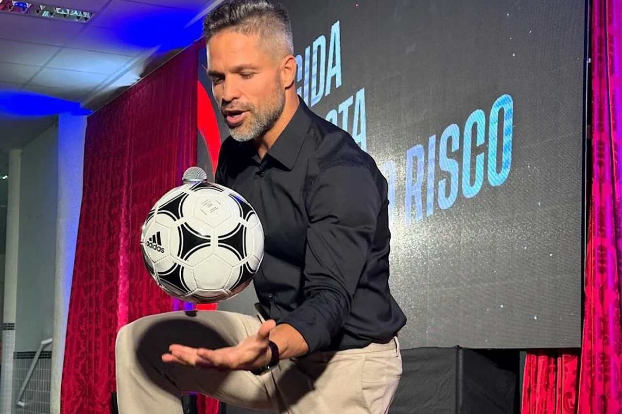 Diego Ribas, ex-Flamengo, em palestra