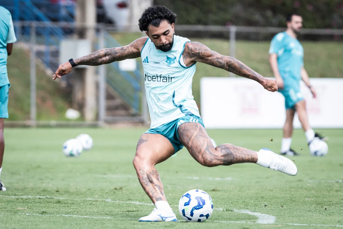 Gabigol no treino do Cruzeiro na Toca da Raposa - Foto: Gustavo Aleixo/Cruzeiro