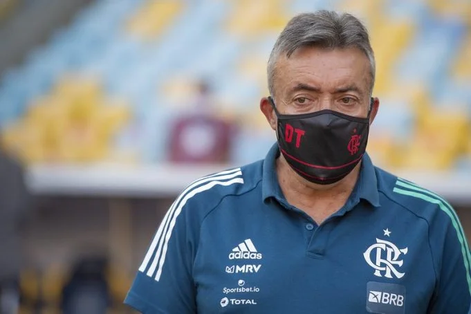 Dome prioriza físico e mantém rodízio no Flamengo em meio a desgaste