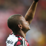 Salgado! Saiba o valor da multa rescisória de Douglas Telles, cria do Flamengo