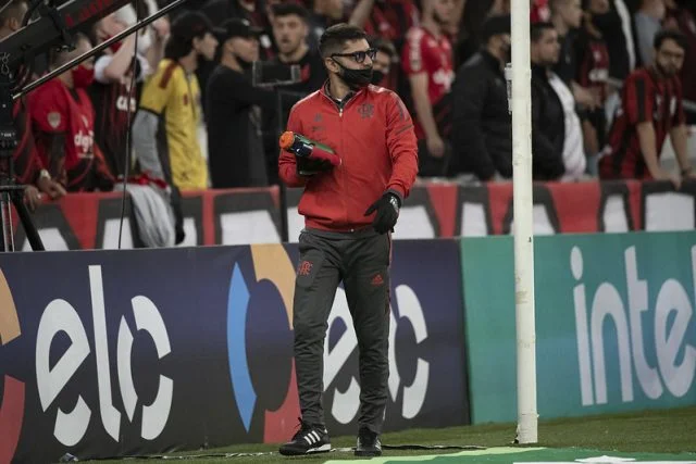 Dr. Márcio Tannure em partida do Flamengo contra o Athletico-PR na Copa do Brasil 2021