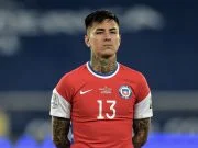 Pulgar joga os 90 minutos pelo Chile, tem ótima participação e é considerado o melhor em campo; veja os números