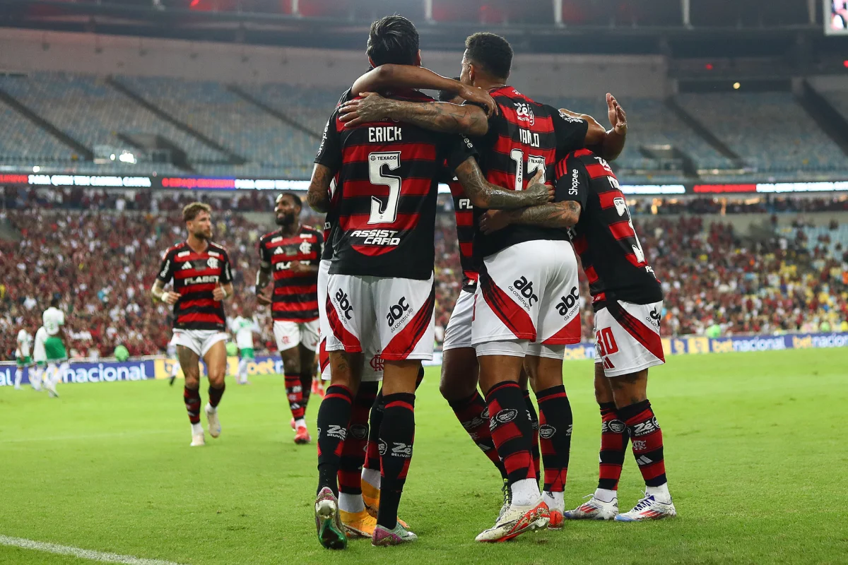 Erick Pulgar e Danilo em comemoração na goleada sobre o Juventude, no Maracanã - Foto: Gilvan de Souza/Flamengo