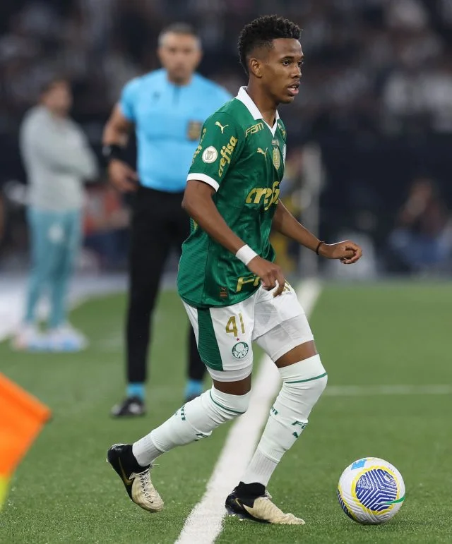 Estêvão durante o jogo entre Botafogo x Palmeiras pelo Brasileirão 2024