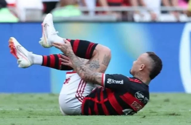 Everton Cebolinha durante jogo contra o Palmeiras, pelo Brasileirão, no Maracanã
