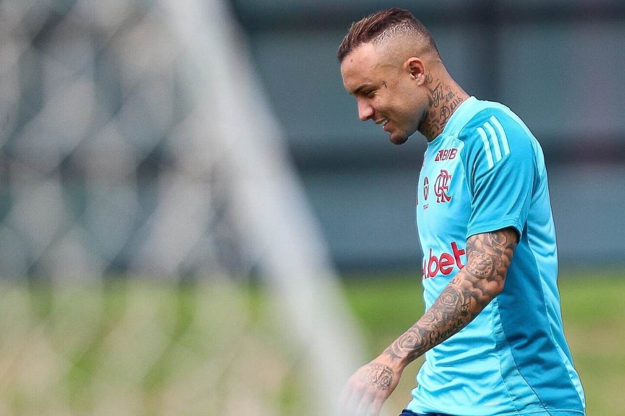 Juninho, Cebolinha, Michael, Allan e Vinã: os jogadores que podem deixar o Flamengo em 2026 Everton Cebolinha pelo Flamengo