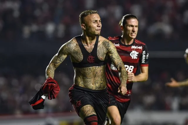 Everton Cebolinha marca seu primeiro gol pelo Flamengo no jogo contra o São Paulo pela Copa do Brasil