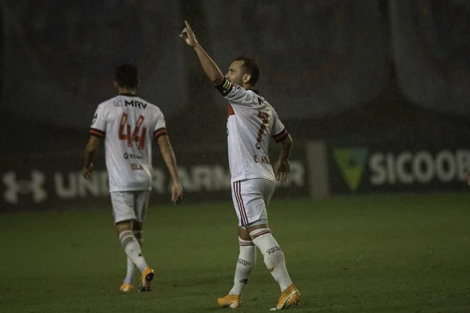 Que resenha! Após golaço, Diego Alves ‘provoca’ Everton Ribeiro