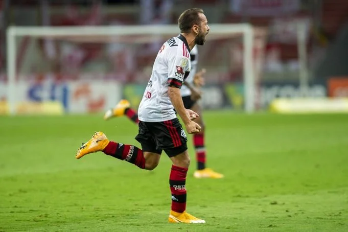 Flamengo lança música em homenagem a Everton Ribeiro; confira
