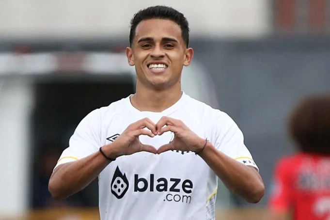 Agora é oficial! Santos define o futuro de Fernandinho