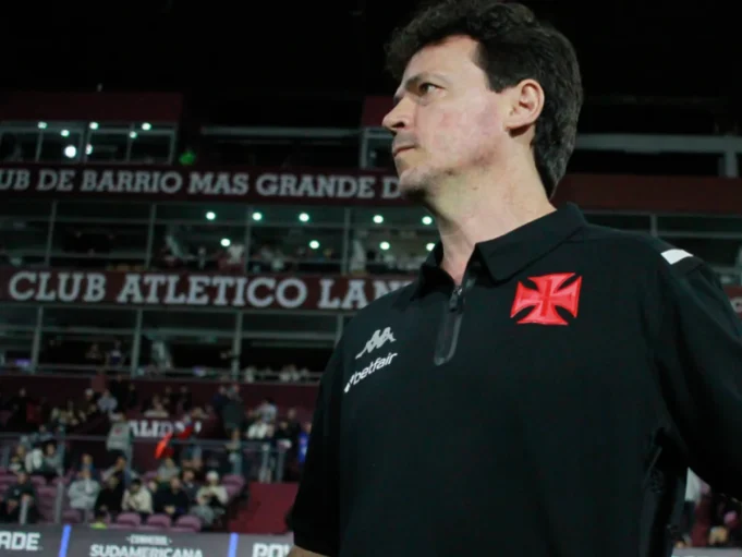 Jogador do Vasco depende de Diniz para assinar novo contrato