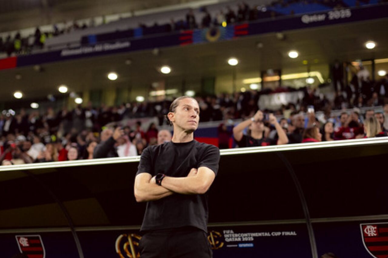 Filipe Luís é sincero sobre futuro no Flamengo após vice no Mundial Com vice para o PSG, Filipe Luís fecha ano histórico pelo Flamengo