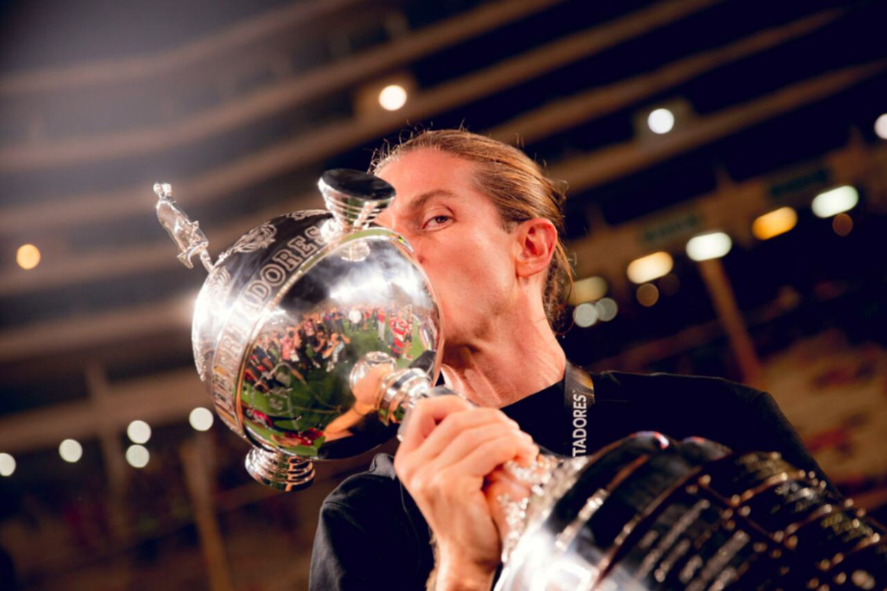 Filipe Luís conquista a Libertadores