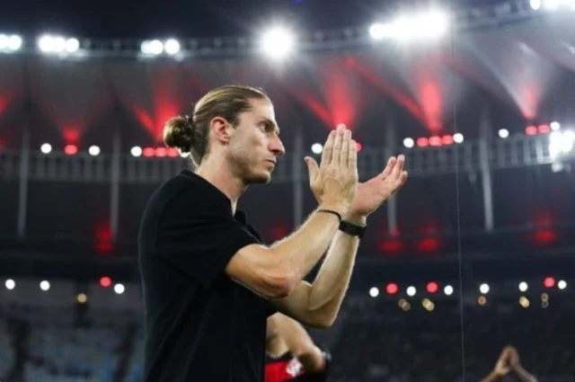 Filipe Luís durante jogo entre Flamengo e Corinthians, pela semifinal da Copa do Brasil, no Maracanã