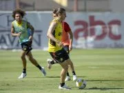 Filipe Luís volta a treinar com o elenco e pode reforçar o Flamengo contra o Fluminense