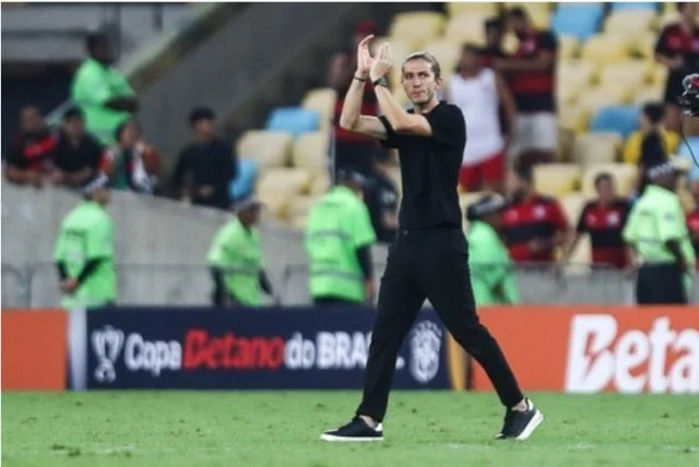 Filipe Luís estreia como técnico do Flamengo em jogo contra o Corinthians, pela Copa do Brasil, no Maracanã