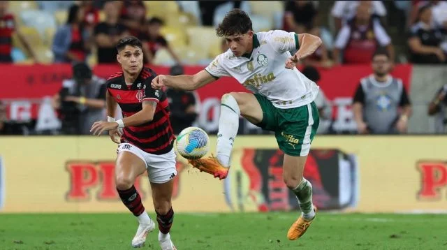 Flamengo e Palmeiras durante jogo das oitavas de final da Copa do Brasil, no Maracanã