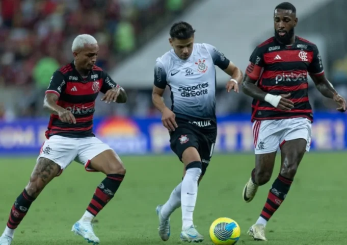 Alex Sandro, André Carrillo, Arrascaeta, Danilo, De La Cruz, Diego Palacios, Felix Torres, Gonzalo Plata, Memphis Depay, Pedro, Varela e Viña: Flamengo x Corinthians contou com 12 jogadores de Copa do Mundo