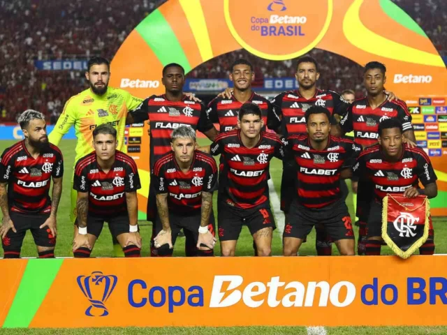 Foto oficial do time titular do Flamengo diante do Botafogo-PB, pela Copa do Brasil - Foto: Gilvan de Souza/CRF