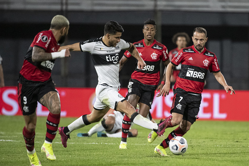 Estilo de jogo do Olimpia surpreende jogadores do Flamengo