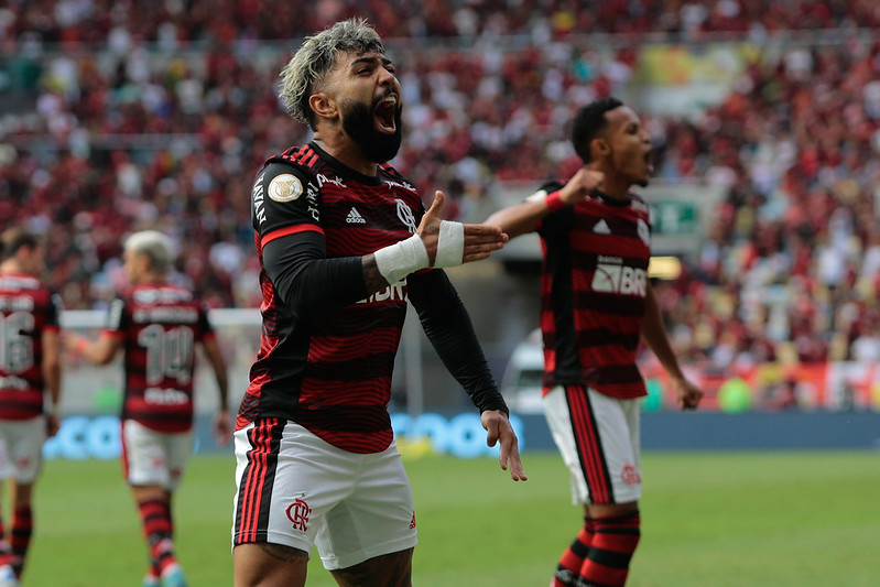 Gabigol completa 26 anos; veja alguns gols importantes do artilheiro