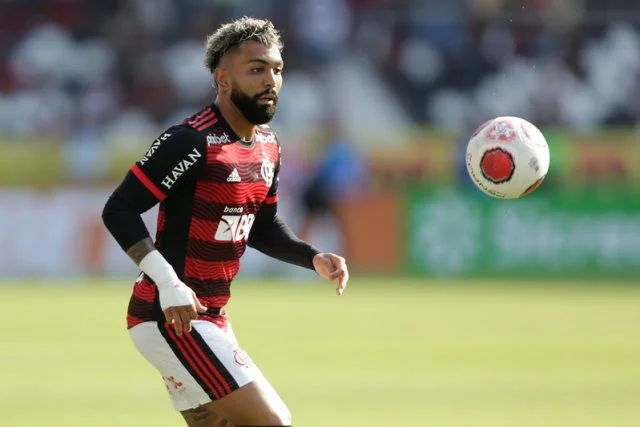 Gabigol em ação pelo Flamengo contra o Resende na Taça Guanabara de 2022