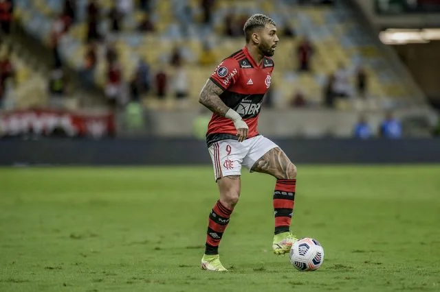 Gabigol em ação pelo Flamengo durante a partida contra o Barcelona pela Libertadores da temporada de 2021