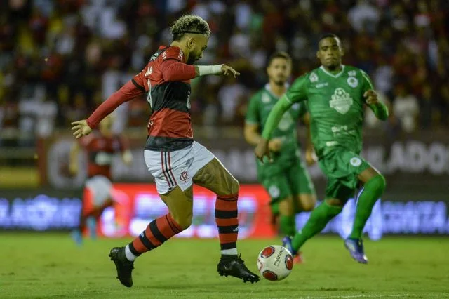 Gabigol em ação pelo Flamengo durante o jogo contra o Boavista no Campeonato Carioca de 2022