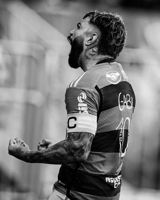Gabigol vibra após o gol do Flamengo no jogo contra o Vasco no dia 22 de outubro de 2023