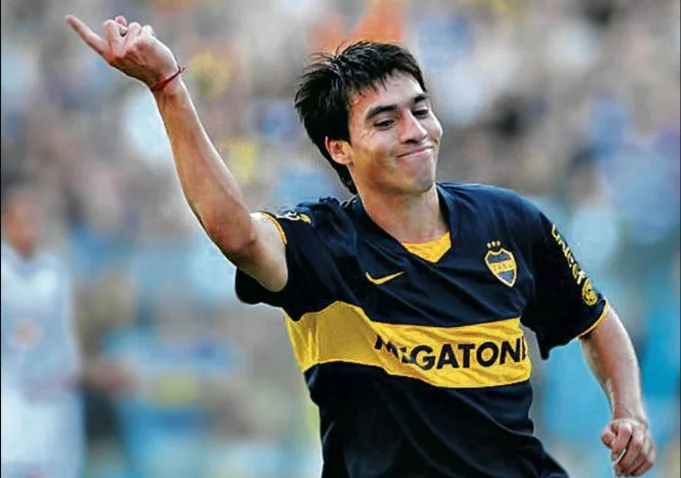 Cabe no Flamengo? Campeão pelo Boca Juniors, meia argentino está livre no mercado da bola