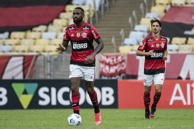 Gerson, do Flamengo, durante o duelo com o América-MG, pelo Campeonato Brasileiro de 2021