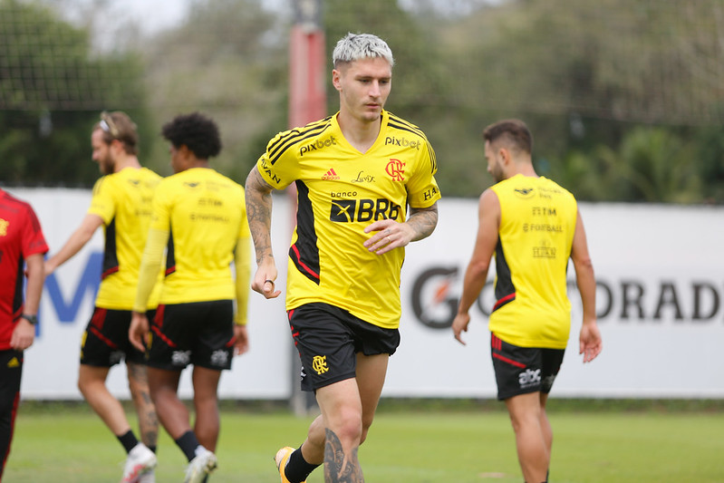 Matheuzinho, Varela e Wesley: saiba até quando vão os contratos