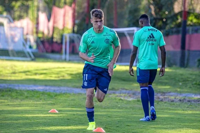 Destaque da base do Flamengo é negociado com os Emirados Árabes