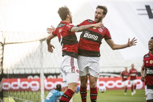 Gustavo Henrique comemorando gol marcado pelo Flamengo contra o Corinthians no Brasileirão