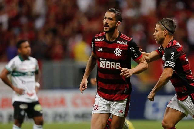 Gustavo Henrique e Diego Ribas em Flamengo x Coritiba pelo Brasileirão