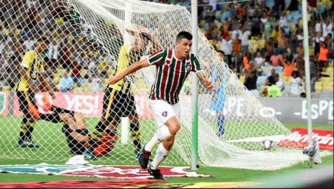 Jornal português afirma que o Flamengo tentou acertar a contratação de zagueiro ex-Fluminense