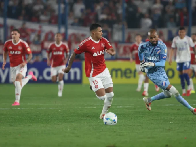Internacional vence o Nacional e se mantém na briga por classificação na Libertadores