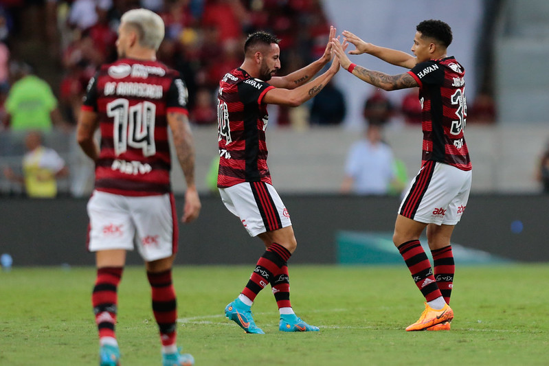 Flamengo anuncia rescisão contratual com Isla, que vai para a Católica