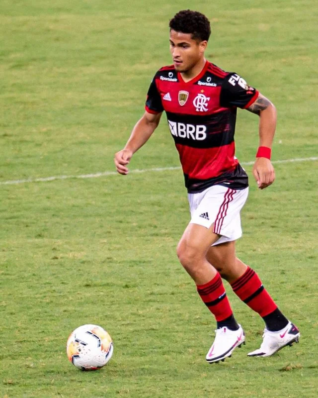 João Gomes em ação pelo Flamengo contra o Junior Barranquilla