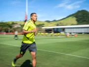 Reviravolta: Negociação não avança e lateral do Flamengo irá continuar no rubro-negro