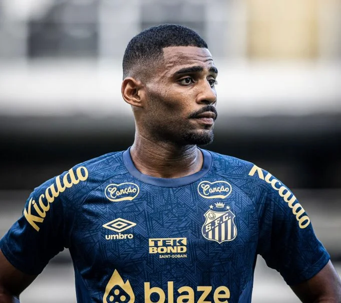 Santos acerta valores com Tigres e encaminha venda de Joaquim